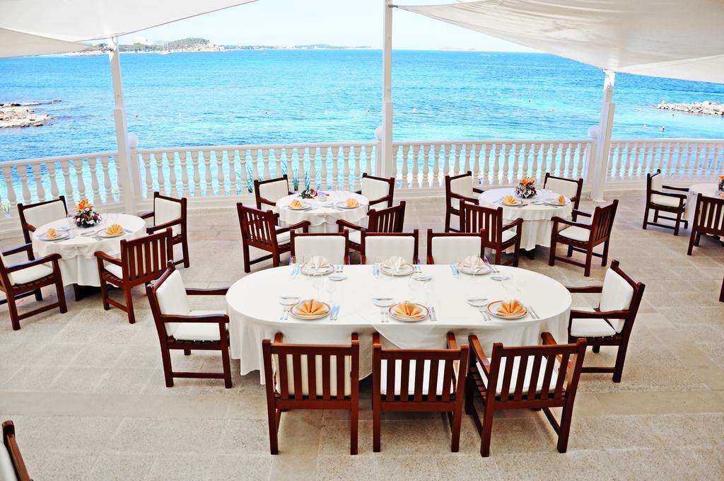 Grand Hotel Palladium Santa Eulalia Del Rio Extérieur photo