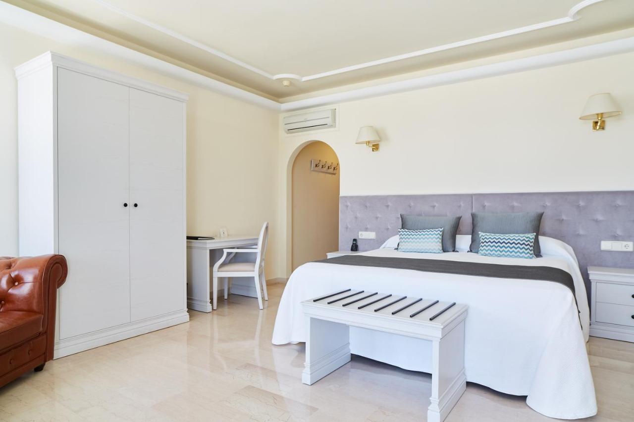 Grand Hotel Palladium Santa Eulalia Del Rio Extérieur photo