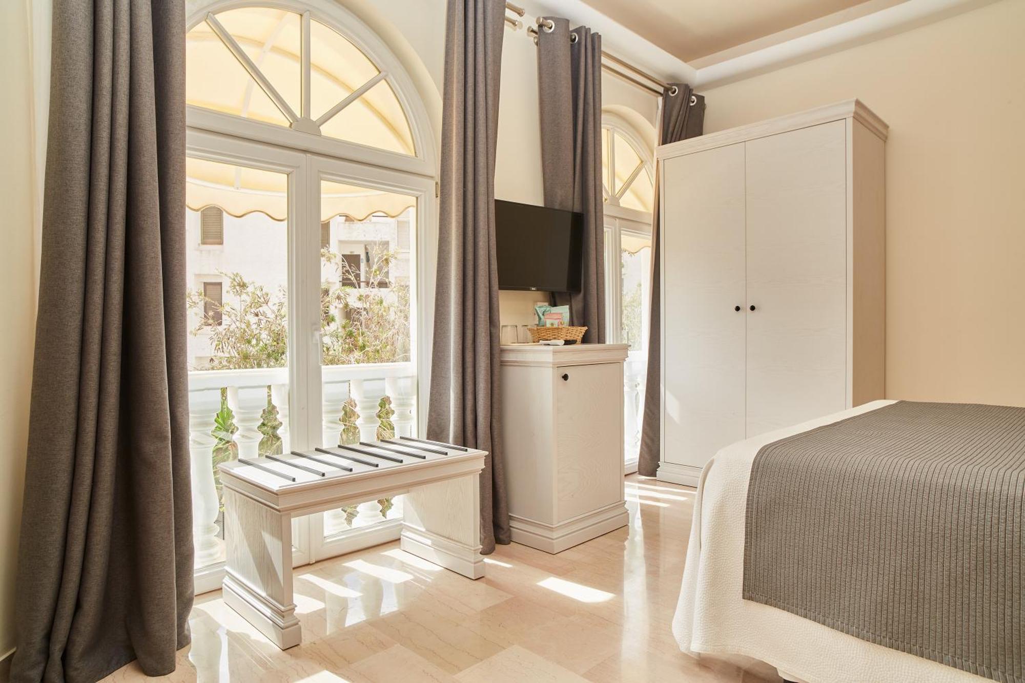 Grand Hotel Palladium Santa Eulalia Del Rio Extérieur photo