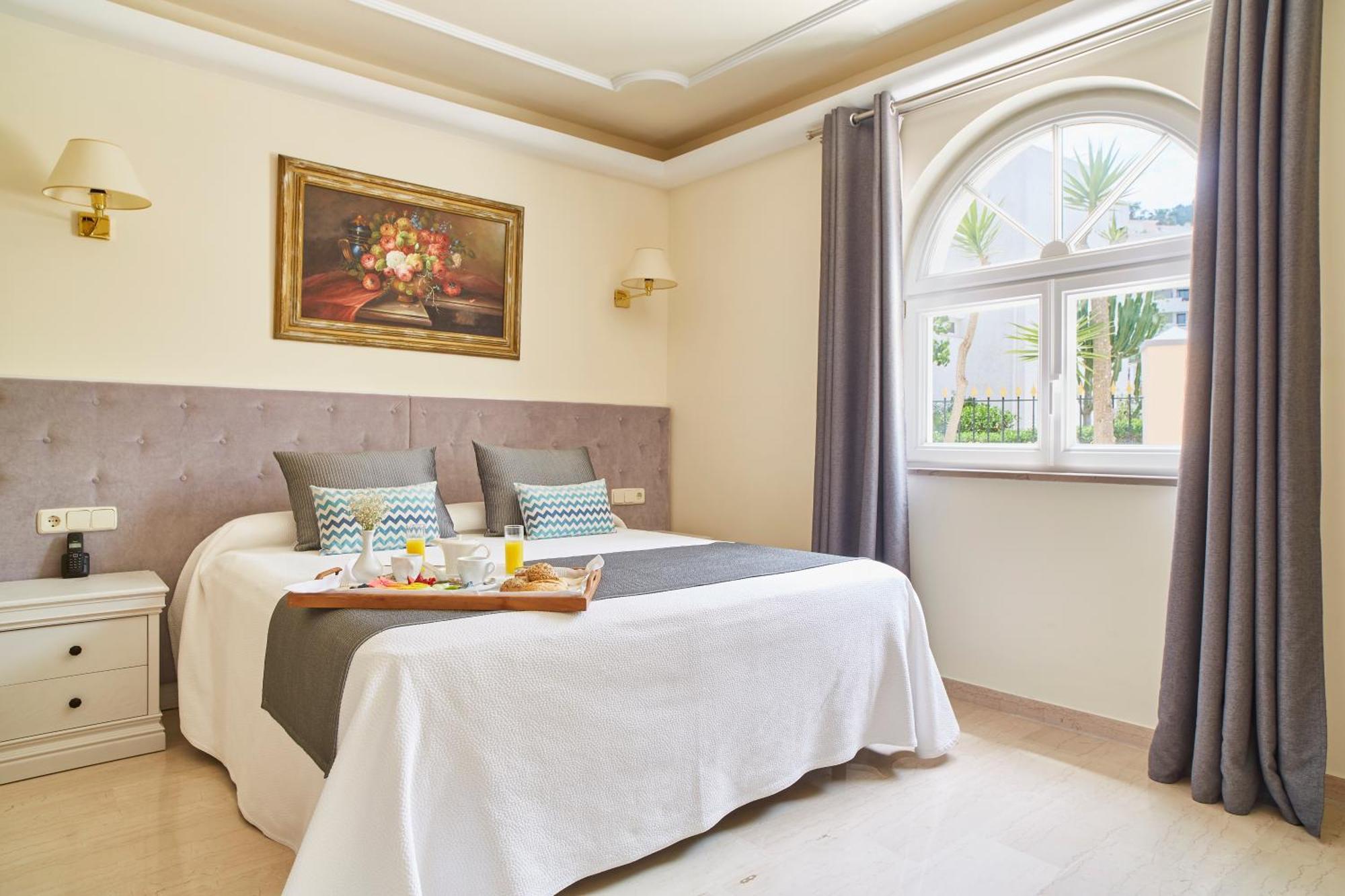 Grand Hotel Palladium Santa Eulalia Del Rio Extérieur photo