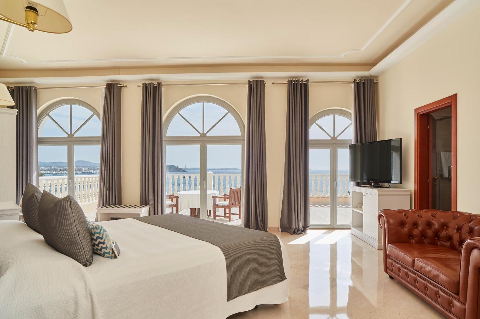 Grand Hotel Palladium Santa Eulalia Del Rio Extérieur photo