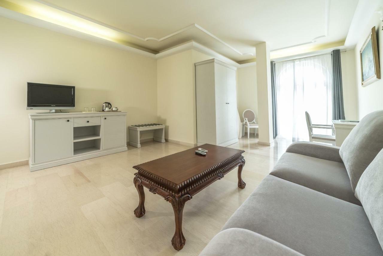 Grand Hotel Palladium Santa Eulalia Del Rio Extérieur photo